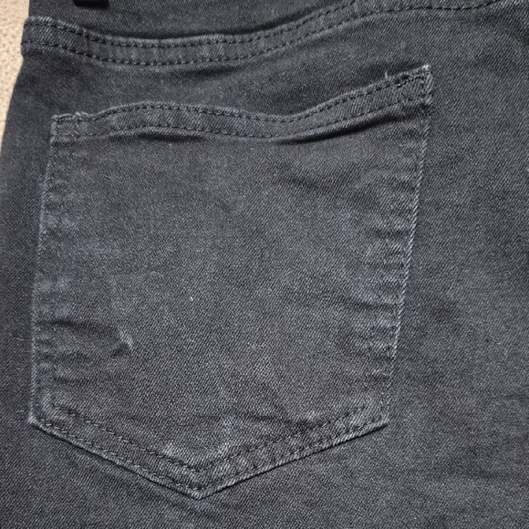 Black Distressed Stretch Frayed Jean Shorts Size 6 - Picture 7 of 12